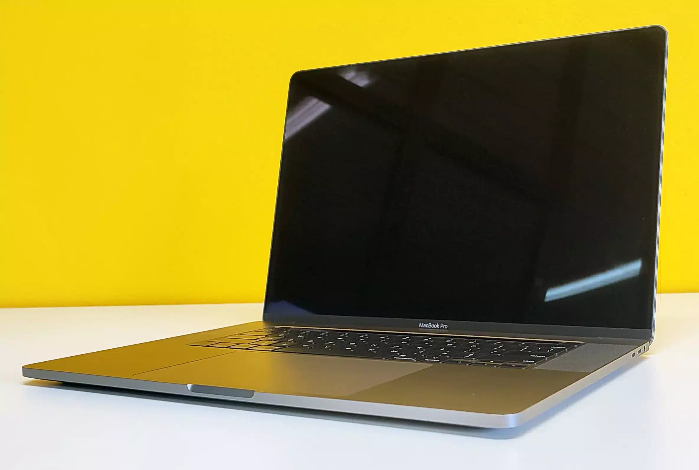 Apple MacBook Pro A2141 MVVL2LL/A 2019 Notebook 16 Apple MacBook Pro A2141 MVVL2LL/A 2019 Notebook 16